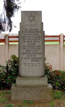 Saarwellingen, Gedenkstein auf dem Jüdischen Friedhof, 1950. Foto: Wikimedia Commons, LoKiLeCh