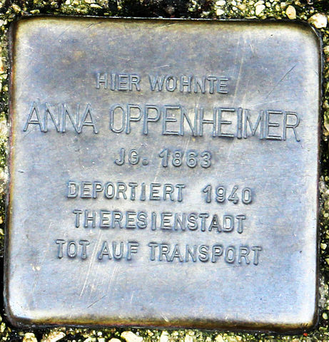 Stolperstein für Anna Oppenheimer in der Kardinal-Wendel-Straße, Foto: atreyu - Eigenes Werk, CC BY-SA 4.0, https://commons.wikimedia.org/w/index.php?curid=45911140