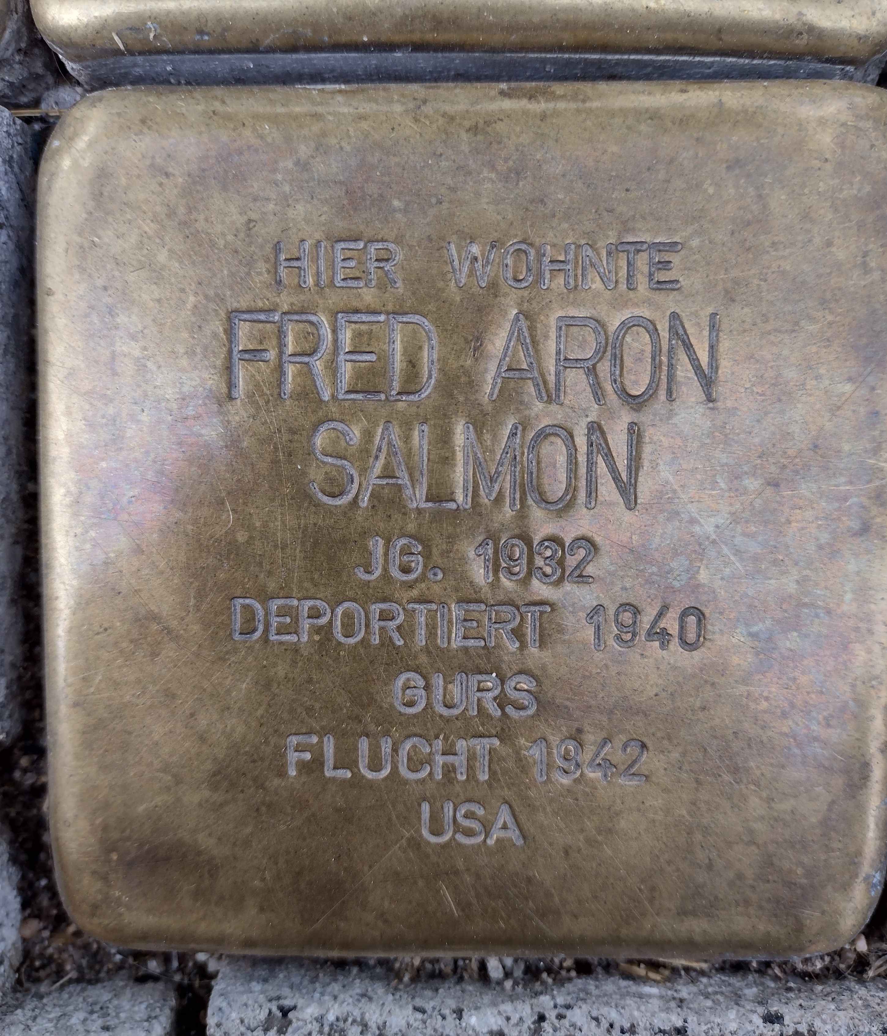 Stolperstein für Fred Aron Salmon in der Eisenbahnstraße 6, Foto: Matthias Pöhler