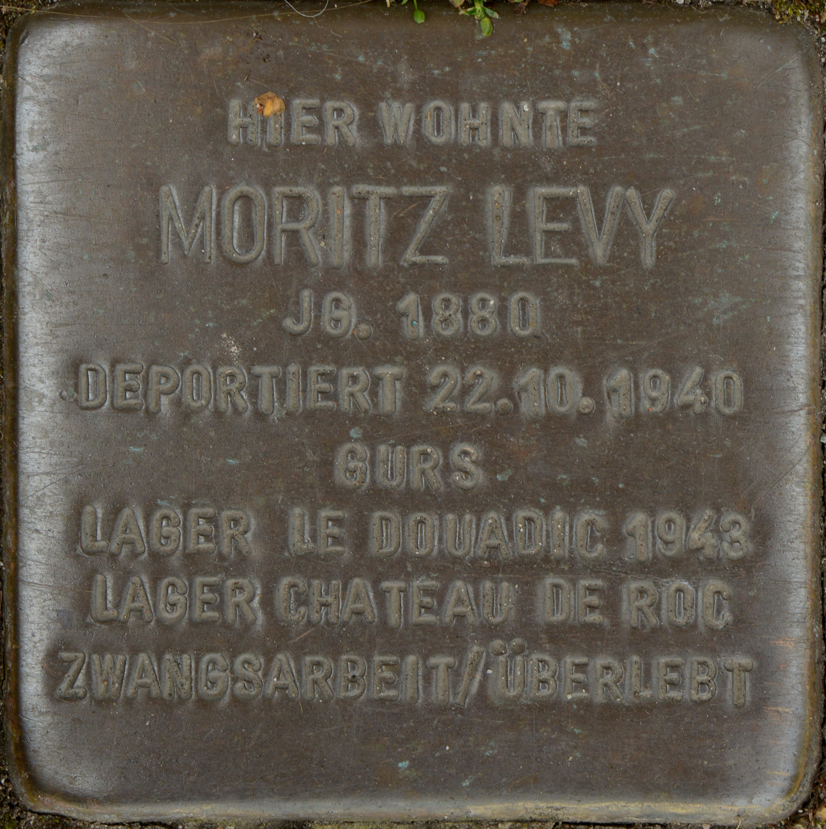 Stolperstein für Moritz Levy in der Hauptstraße 17, Foto: Simon Mannweiler / Wikimedia Commons