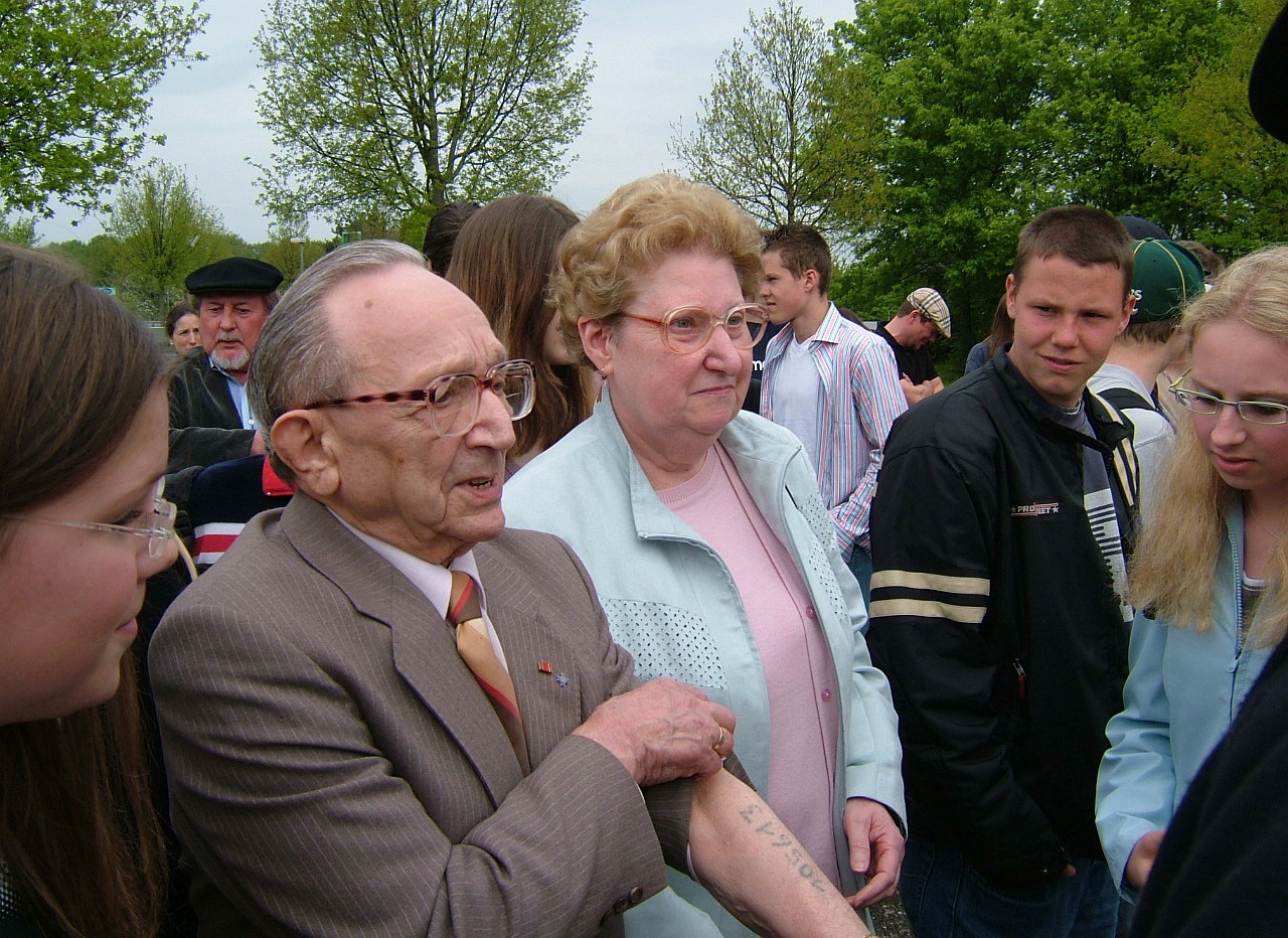 Alex Deutsch bei einer Gedenkveranstaltung an der Gedenkstätte Gestapo-Lager Neue Bremm im Jahr 2006. Foto: Initiative Neue Bremm