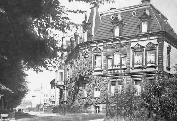 Wohnhaus und Praxis von Karl Schneider in der Hohenloherstraße/Süduferstraße Neunkirchen im Jahr 1930, Foto: Neunkirchen anno dazumal, S. 125.