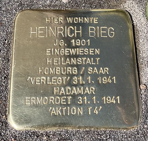 Stolperstein für Heinrich Bieg, verlegt am 8. Mai 2022, Foto: Presse2010 - Eigenes Werk, CC BY-SA 4.0, https://commons.wikimedia.org/w/index.php?curid=117809307