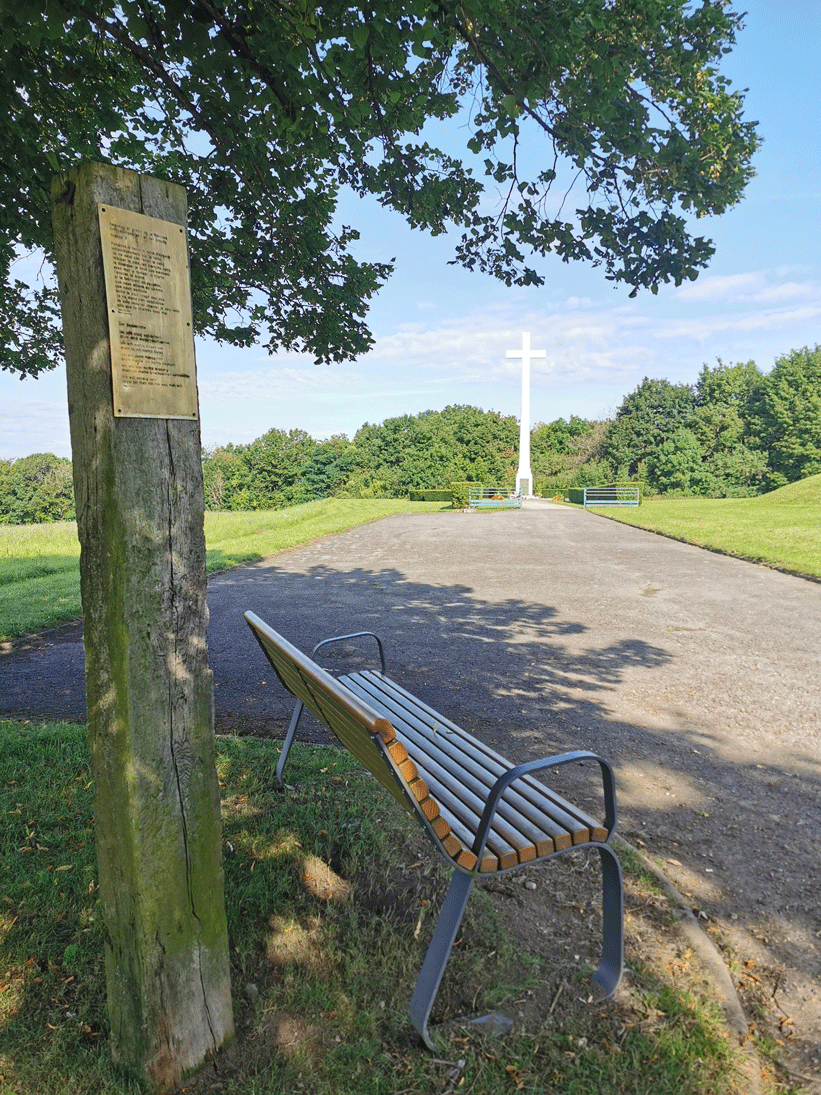 Auf den Spicherer Höhen gibt es mehrere Erinnerungszeichen und Mahnmale zum 2. Weltkrieg, Foto: Landesjugendring Saar e.V.