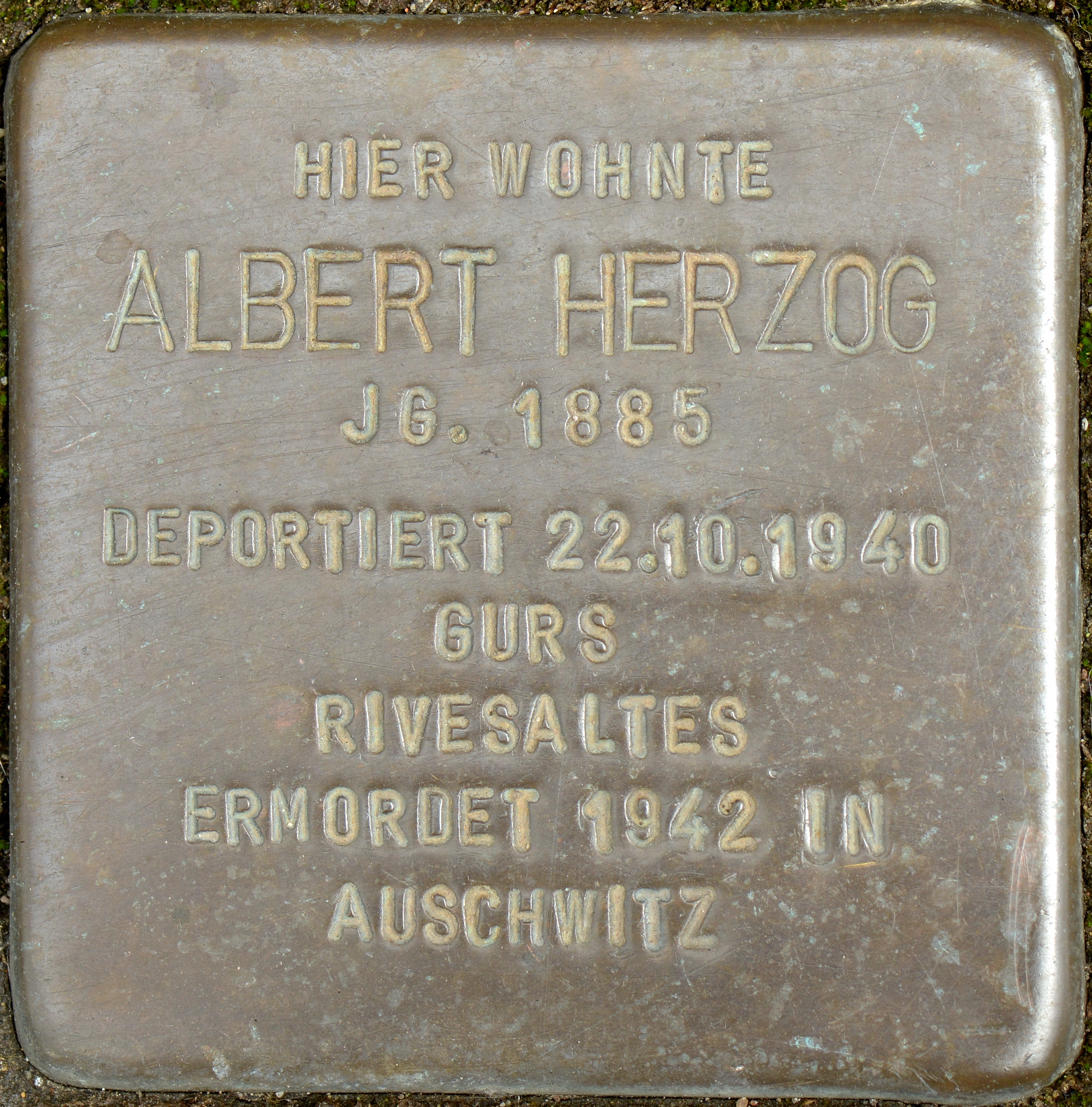 Stolperstein für Albert Herzog in der Judengasse 1, Foto: Simon Mannweiler / Wikimedia Commons
